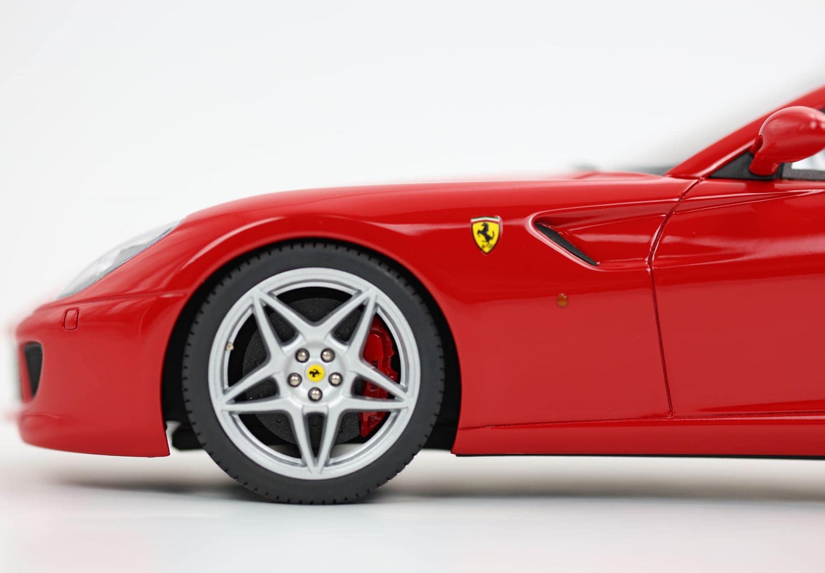 BBR Ferrari 599 GTB Fiorano 2006 Automatic Transmission - Red | 1:18 – Bild 8
