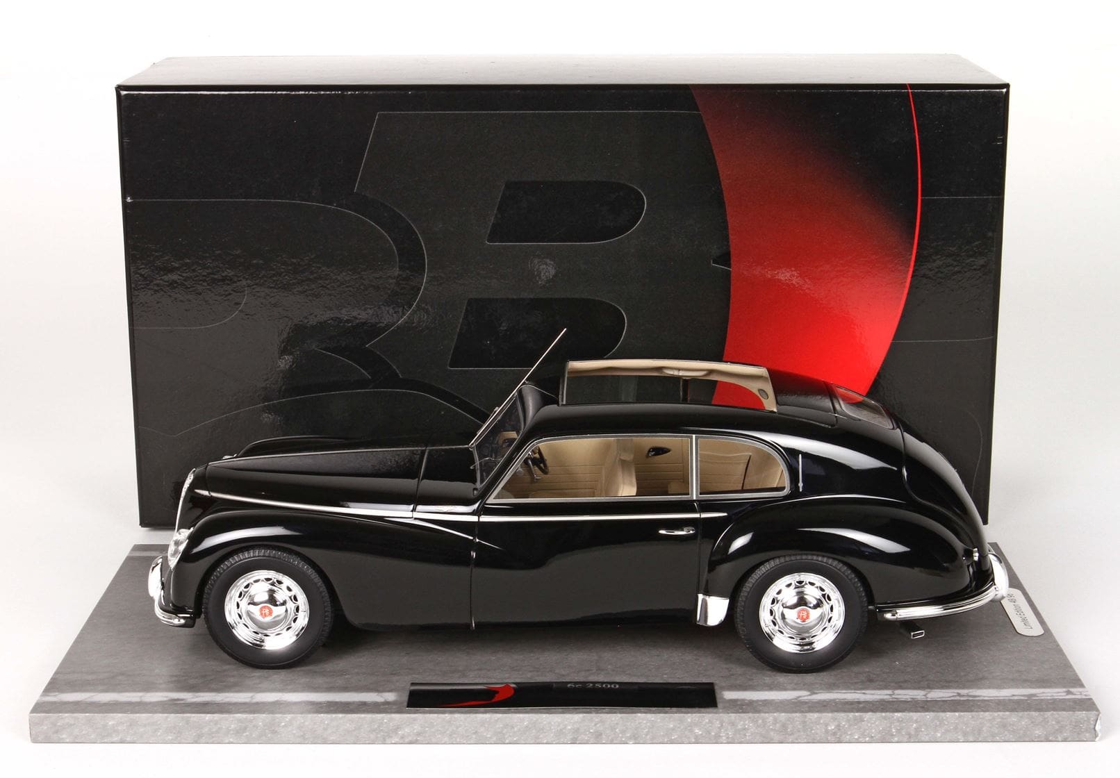 BBR Alfa Romeo Freccia d'Oro - Gloss Black | 1:18 – Bild 8