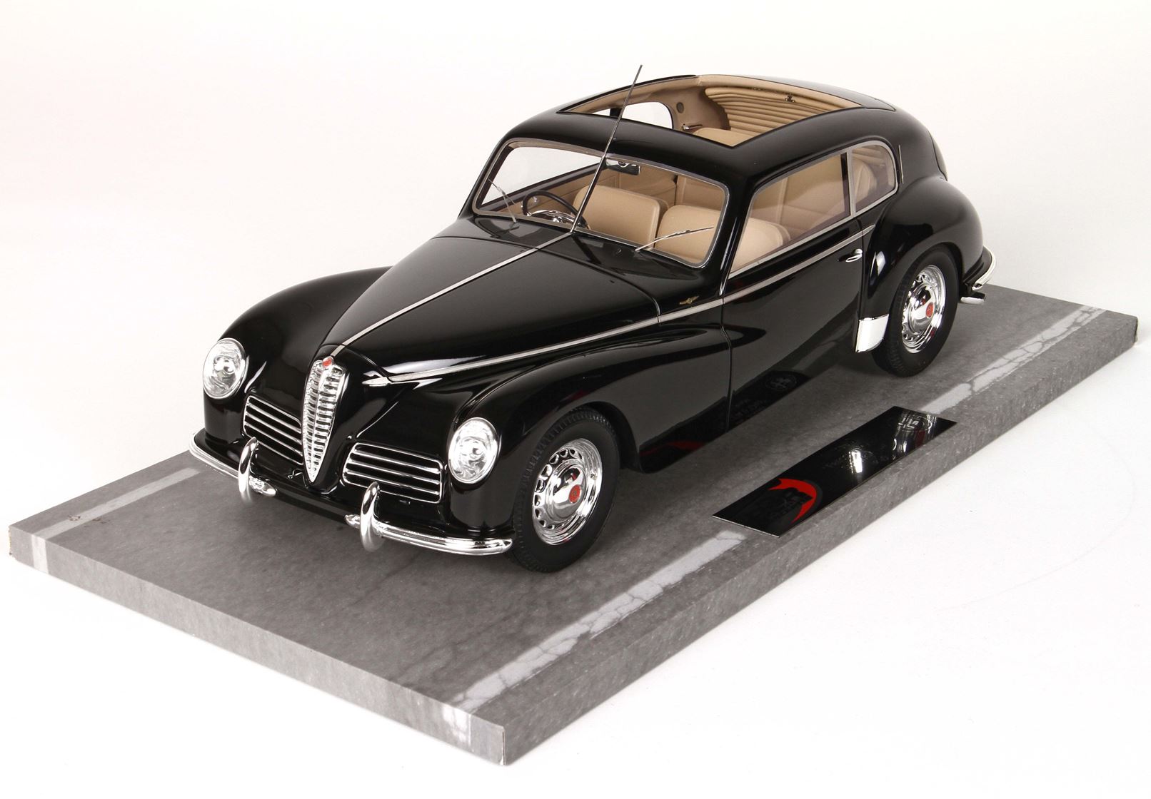 BBR Alfa Romeo Freccia d'Oro - Gloss Black | 1:18 – Bild 9