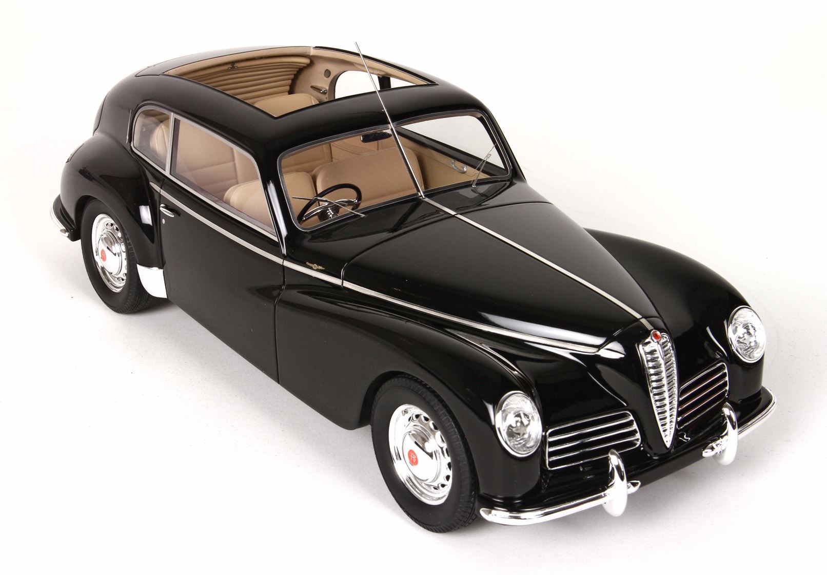 BBR Alfa Romeo Freccia d'Oro - Gloss Black | 1:18 – Bild 3