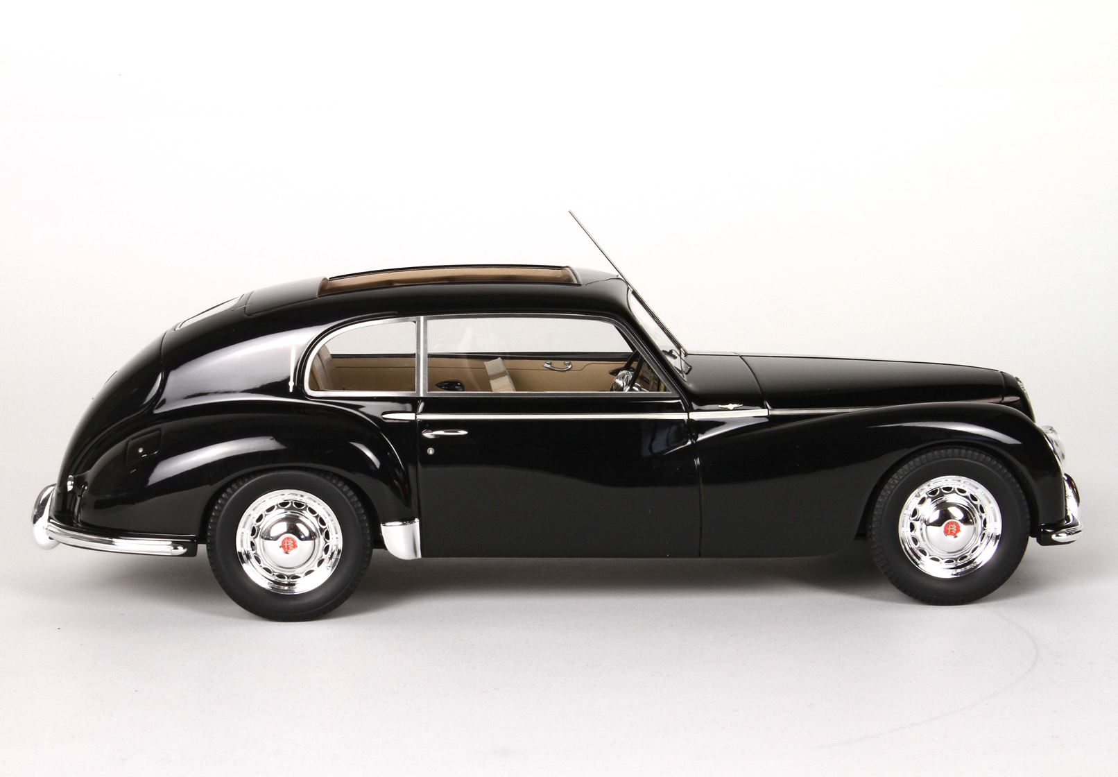 BBR Alfa Romeo Freccia d'Oro - Gloss Black | 1:18 – Bild 15