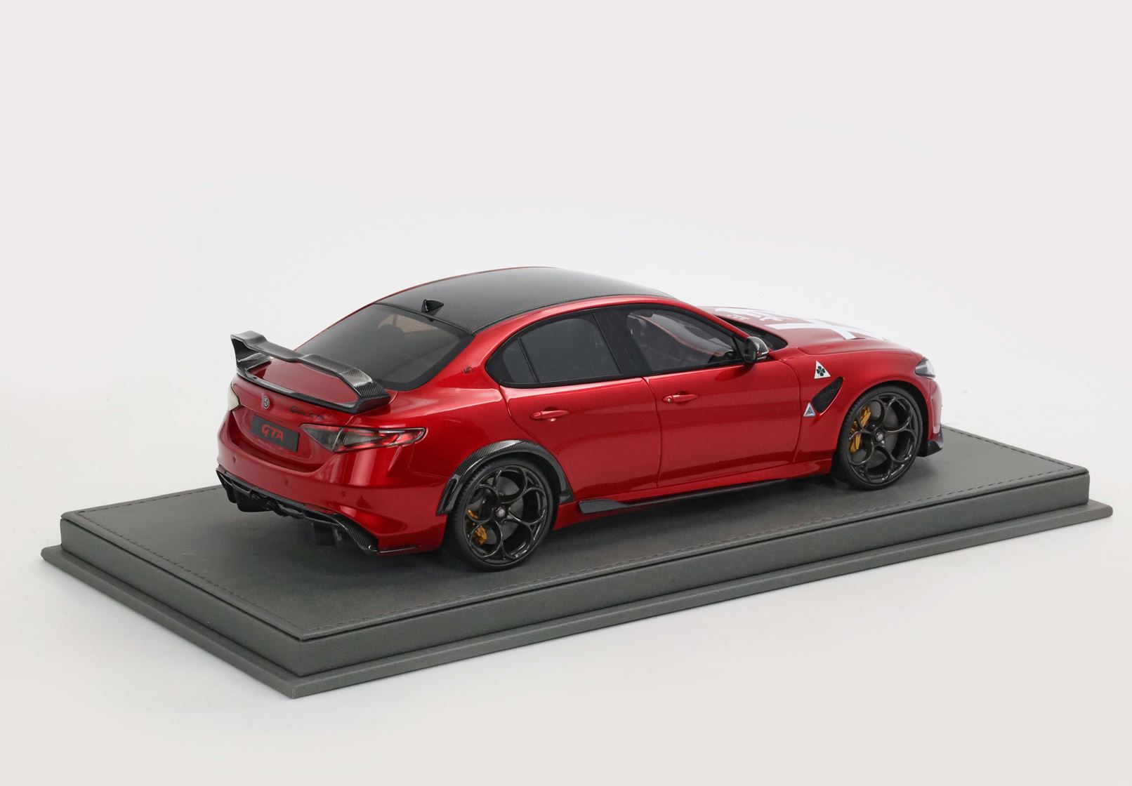 BBR Alfa Romeo Giulia GTA with Alfa Romeo Logo and Rear Spoiler - GTA Red | 1:18 - Image 3