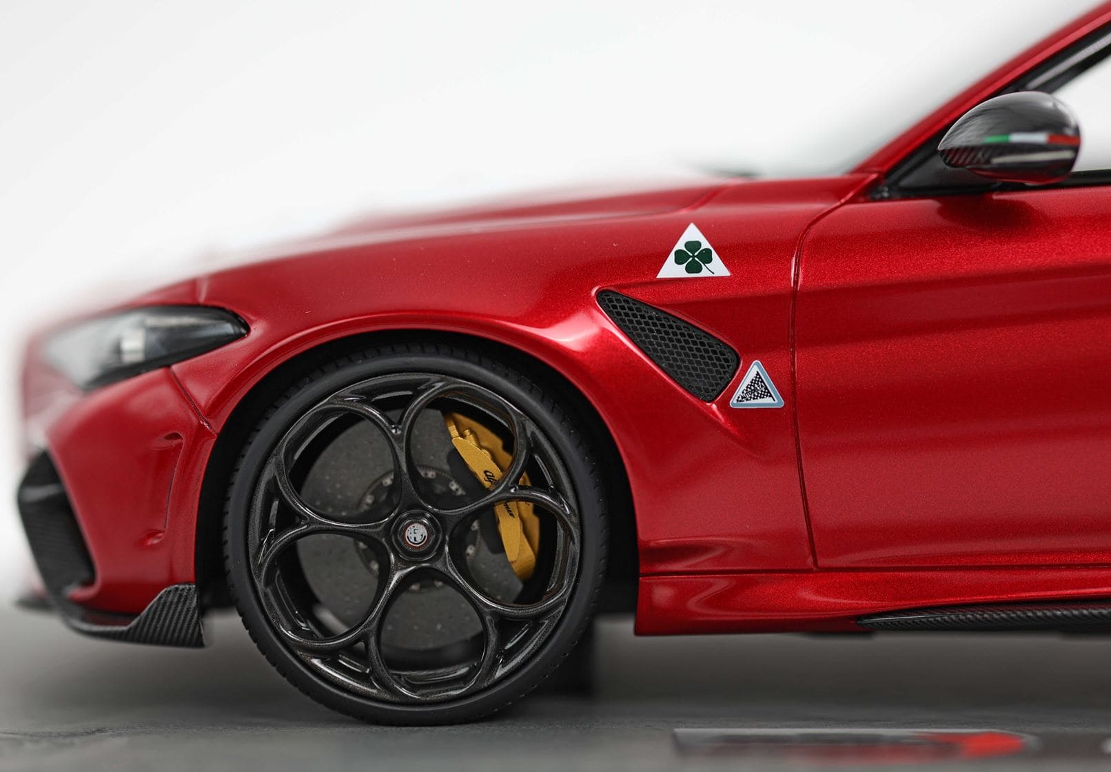 BBR Alfa Romeo Giulia GTA with Alfa Romeo Logo and Rear Spoiler - GTA Red | 1:18 - Image 5