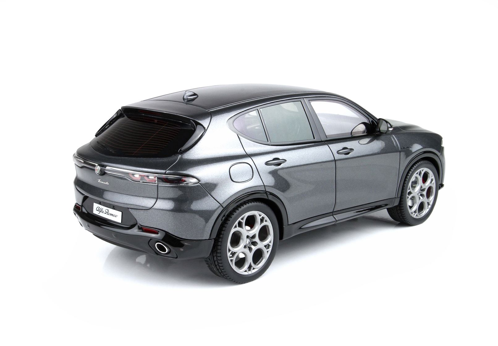 BBR Alfa Romeo Tonale Veloce Plug-in Hybrid - Vesuvio Grey | 1:18 - Image 4