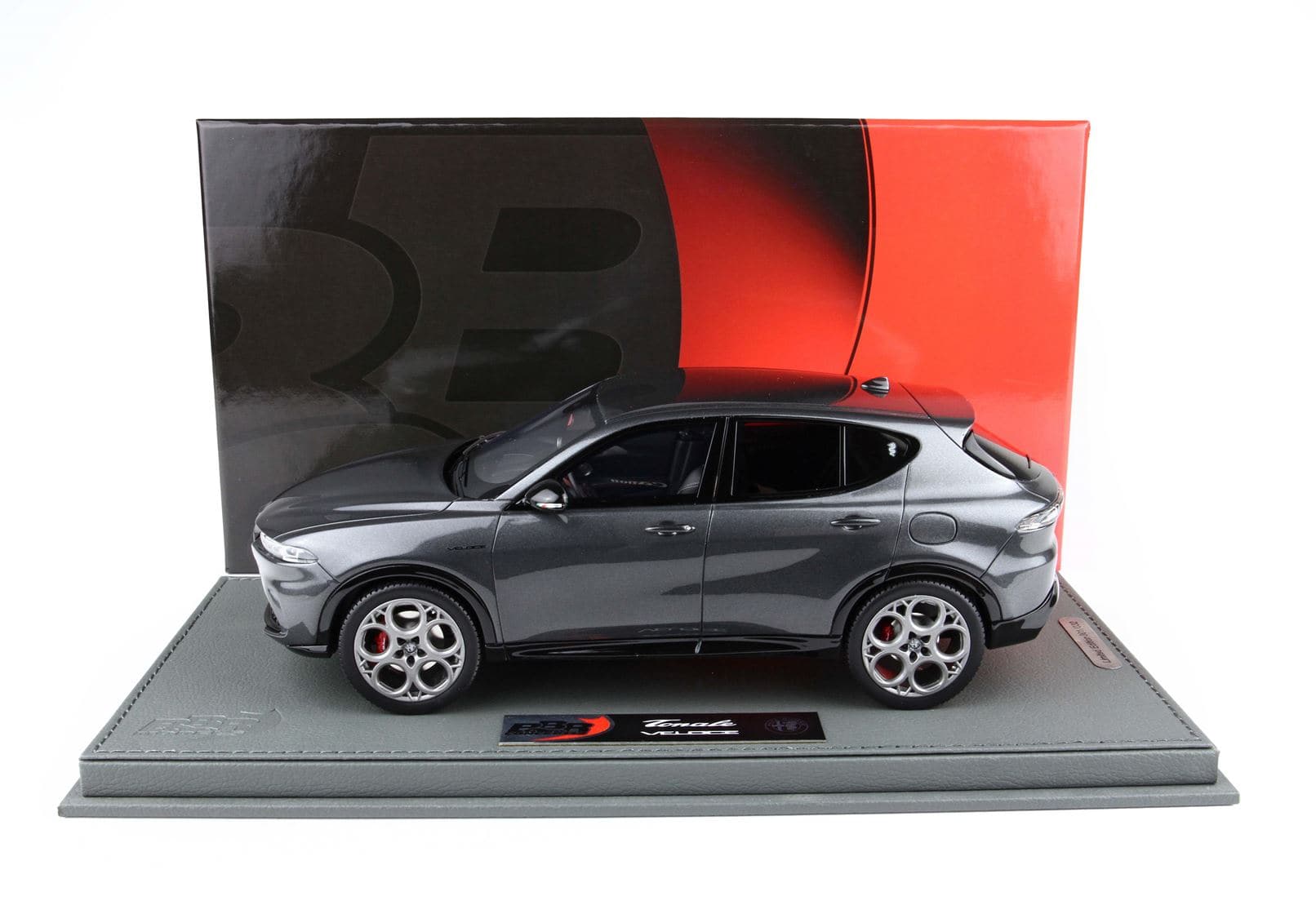 BBR Alfa Romeo Tonale Veloce Plug-in Hybrid - Vesuvio Grey | 1:18 - Image 6