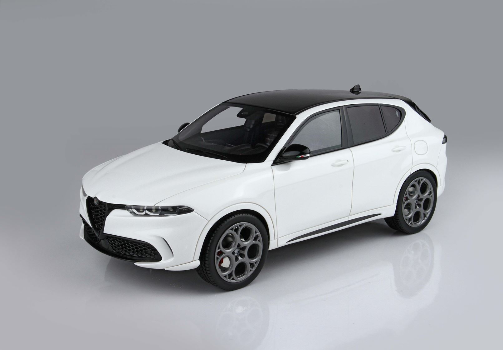 BBR Alfa Romeo Tonale Tributo Plug-in Hybrid - Alfa White | 1:18 - Image 3