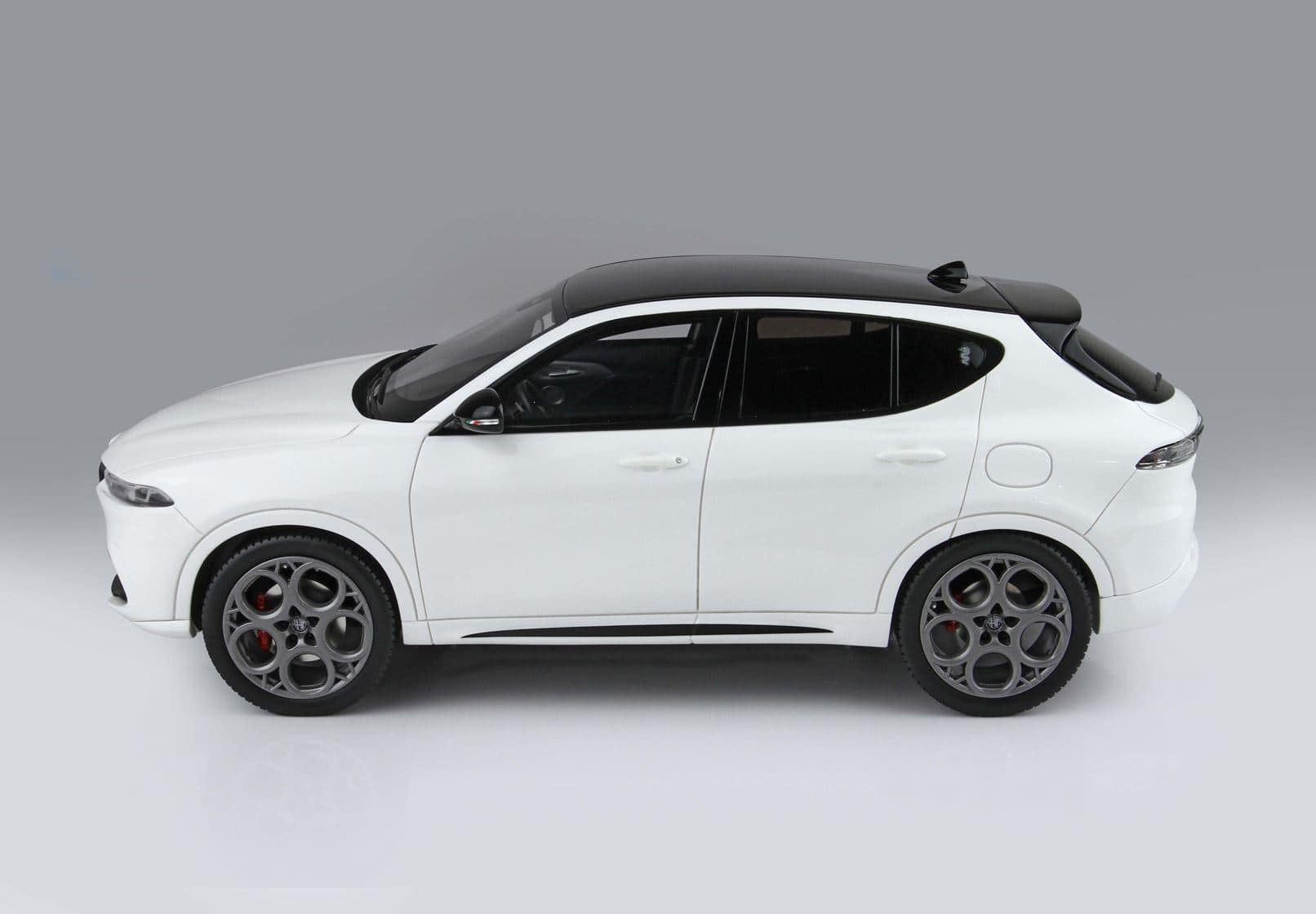 BBR Alfa Romeo Tonale Tributo Plug-in Hybrid - Alfa White | 1:18 - Image 5