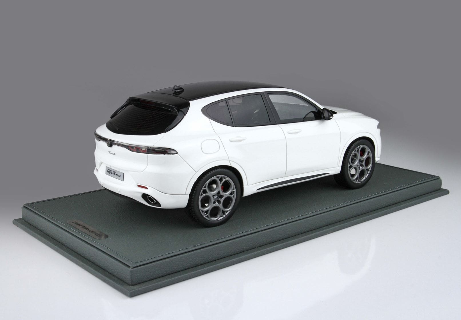 BBR Alfa Romeo Tonale Tributo Plug-in Hybrid - Alfa White | 1:18 - Image 2