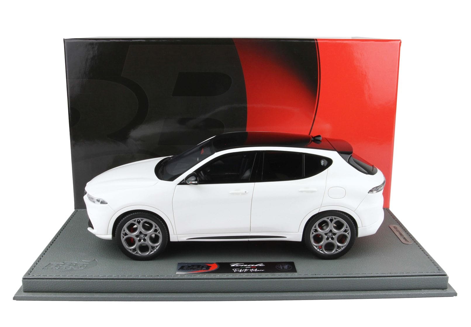 BBR Alfa Romeo Tonale Tributo Plug-in Hybrid - Alfa White | 1:18 - Image 6