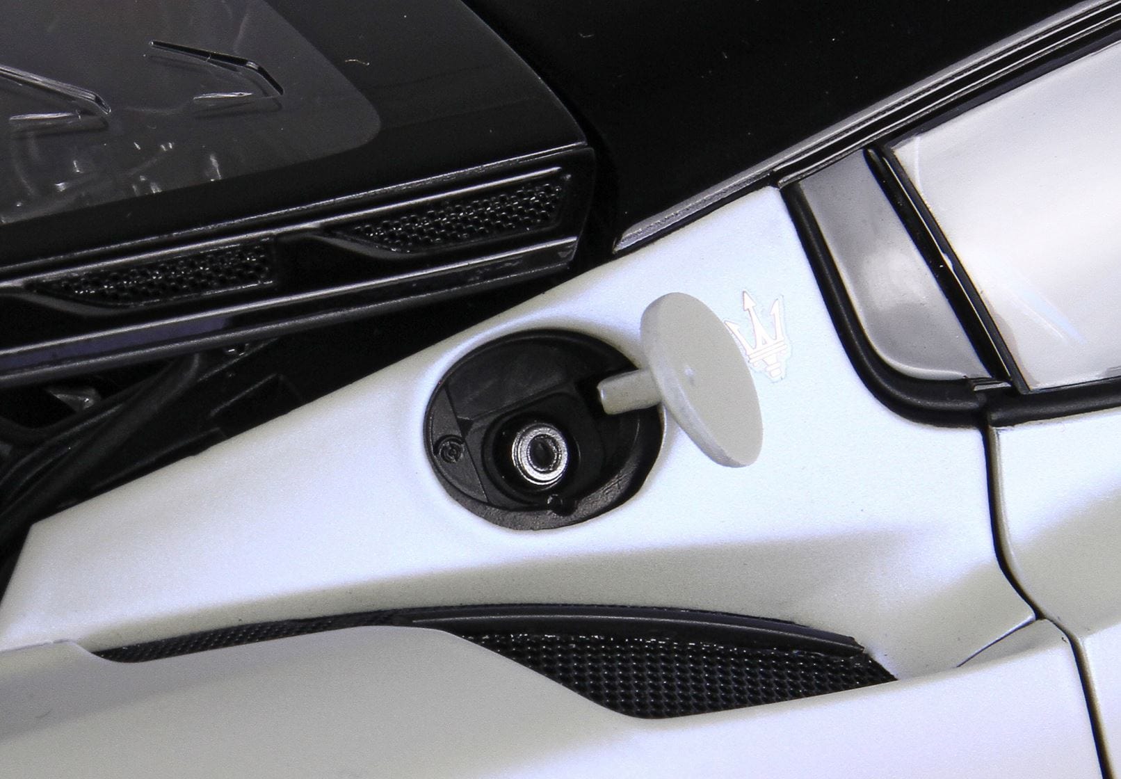 BBR Maserati MC20 - Audace White | 1:18 - Image 6
