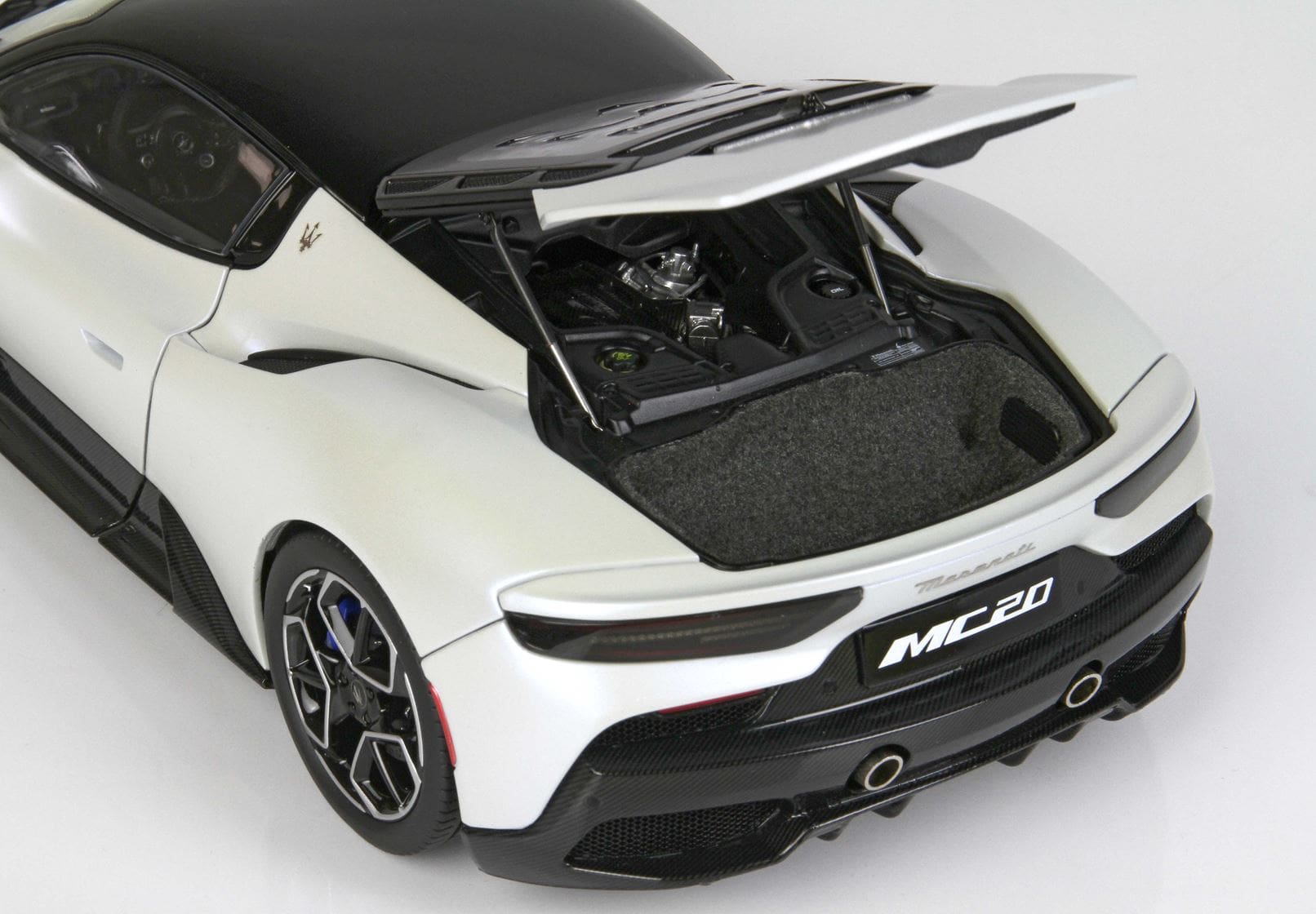 BBR Maserati MC20 - Audace White | 1:18 - Image 5