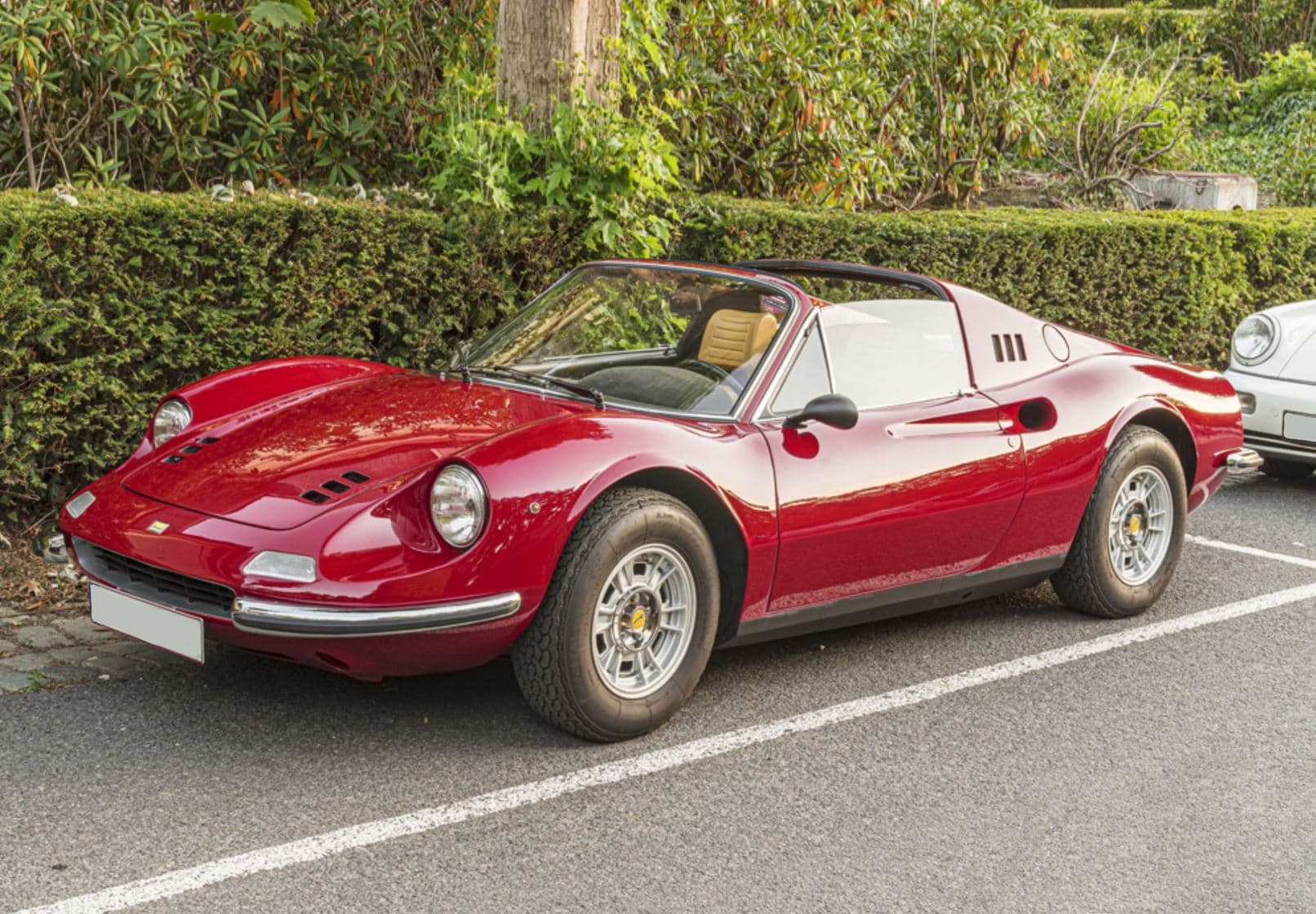 BBR Ferrari Dino 246 GTS 1972 - Ruby Red | 1:18 – Bild 2