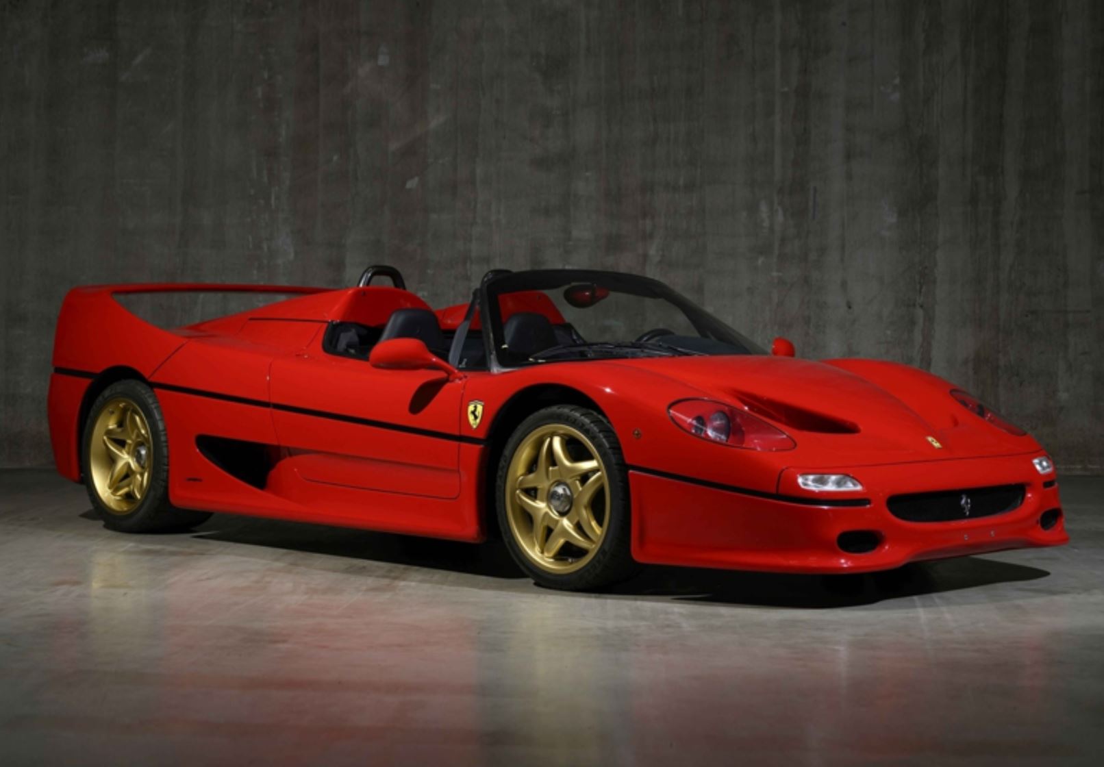 BBR フェラーリ F50 スパイダー - レッド＆ゴールドホイール | 1:18