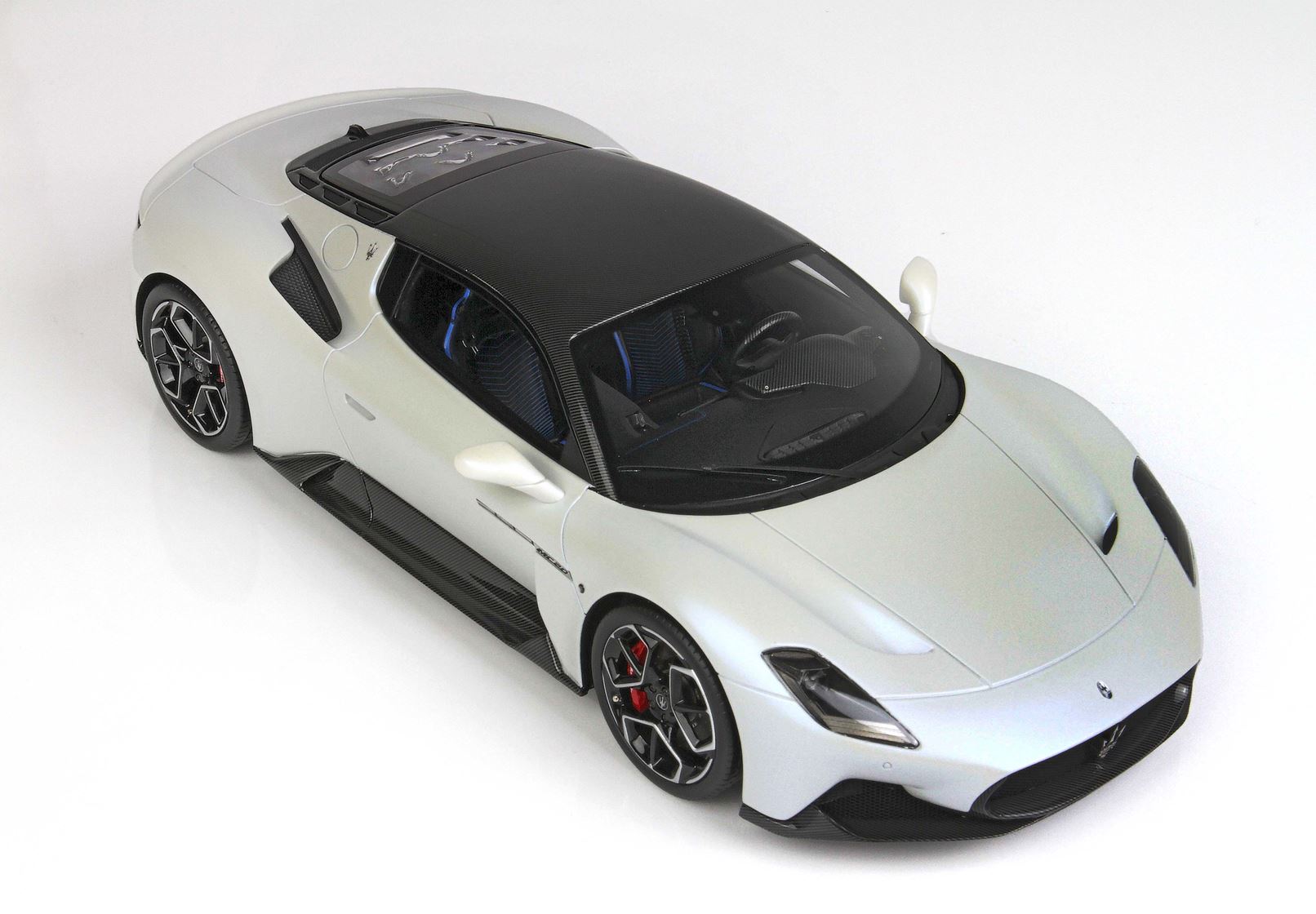 BBR Maserati MC20 Carbon Roof - White Audace | 1:18 - Image 3