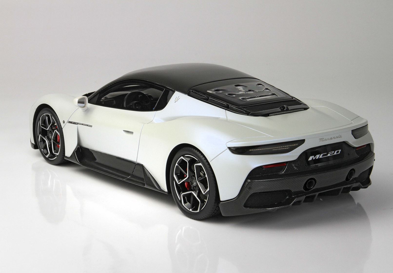 BBR Maserati MC20 Carbon Roof - White Audace | 1:18 - Image 5