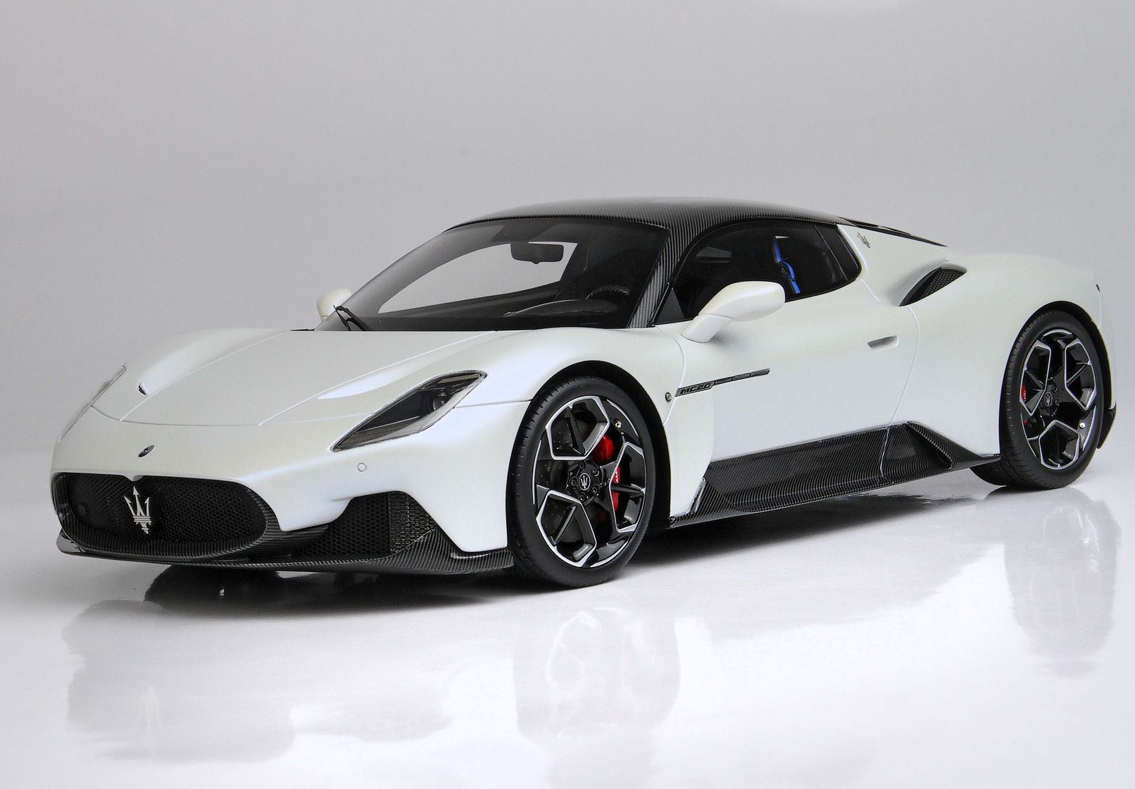 BBR Maserati MC20 Carbon Roof - White Audace | 1:18 - Image 8