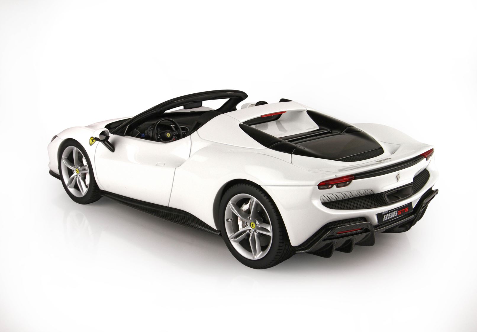 BBR Ferrari 296 GTS - Cervino White | 1:18 - Image 4