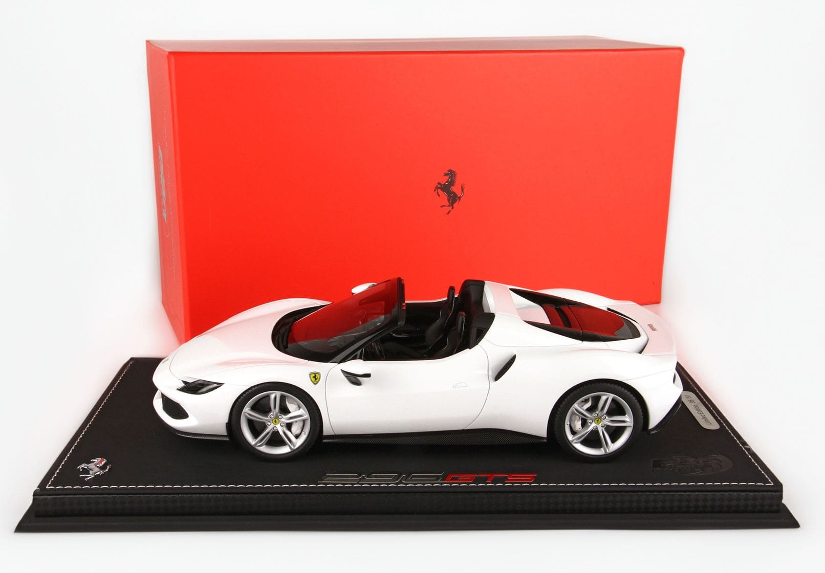 BBR Ferrari 296 GTS - Cervino White | 1:18 - Image 7