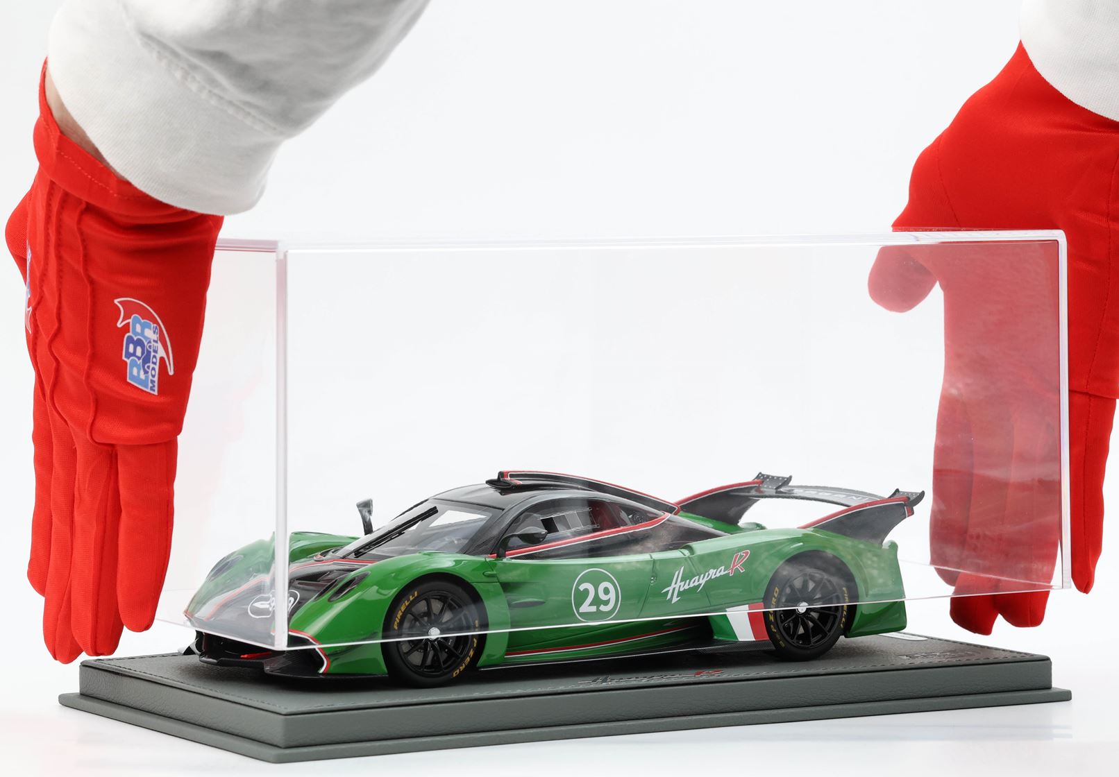 BBR Pagani Huayra R - Gloss Black Carbon / Meadow Green | 1:18 - Image 2