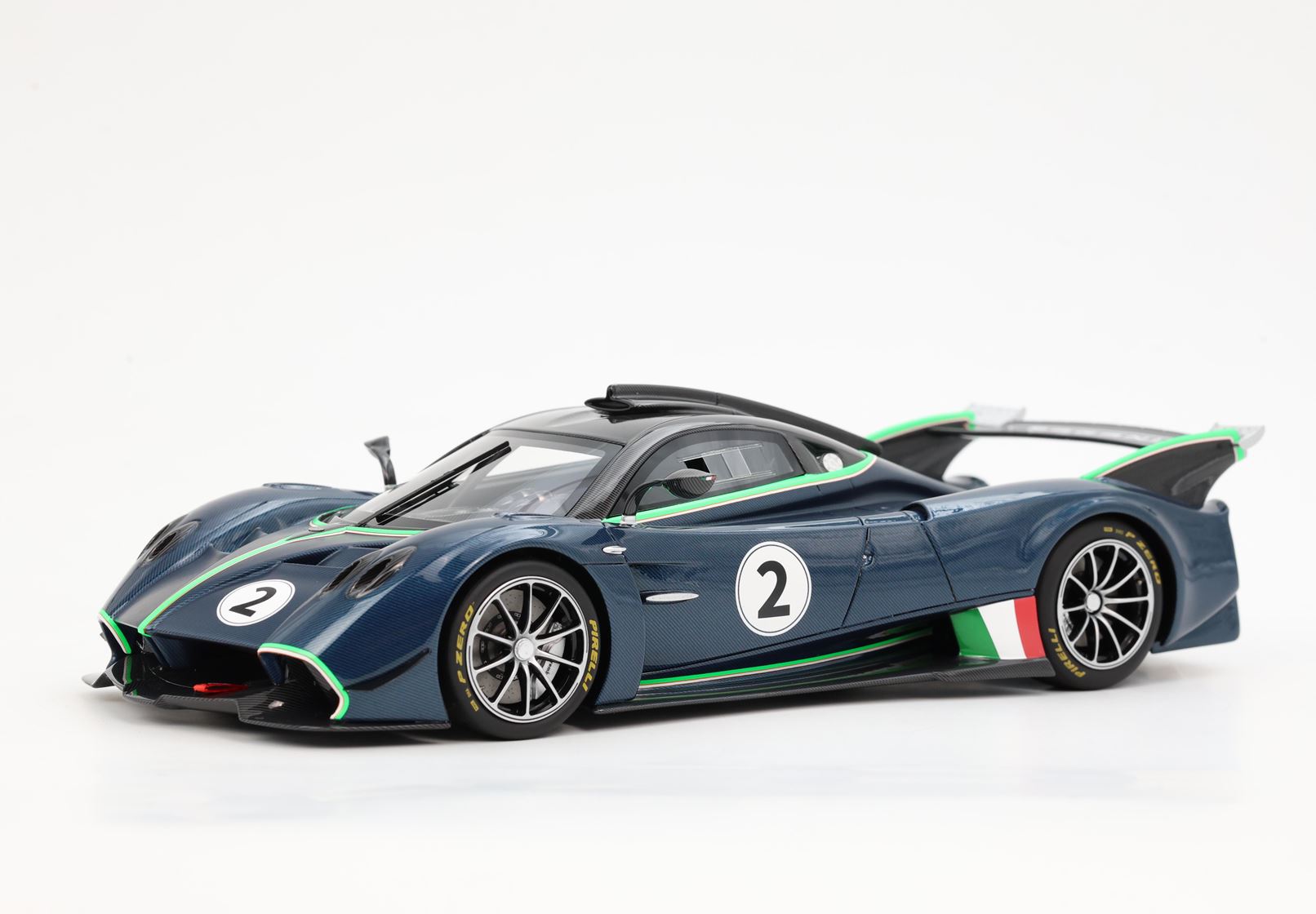 BBR Pagani Huayra R - Matte/Gloss Blue Danube Carbon Fiber | 1:18 – Bild 6
