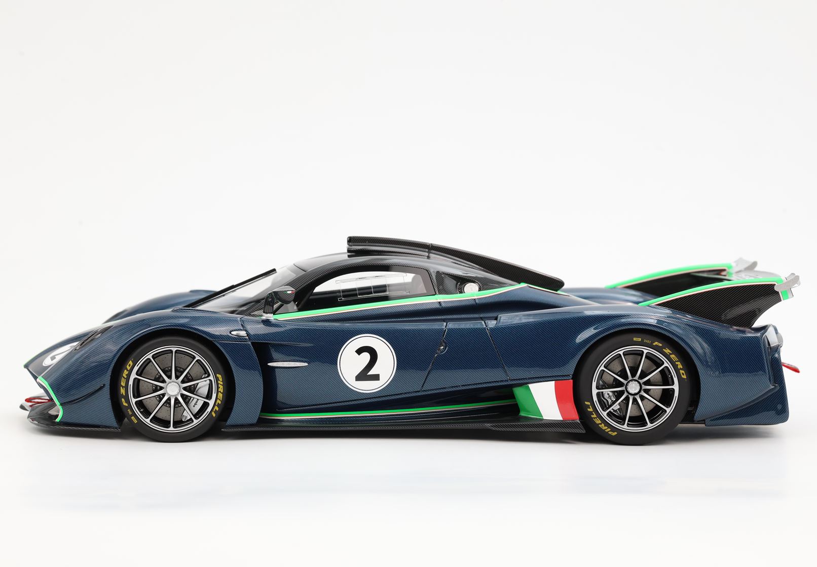 BBR Pagani Huayra R - Matte/Gloss Blue Danube Carbon Fiber | 1:18 – Bild 7