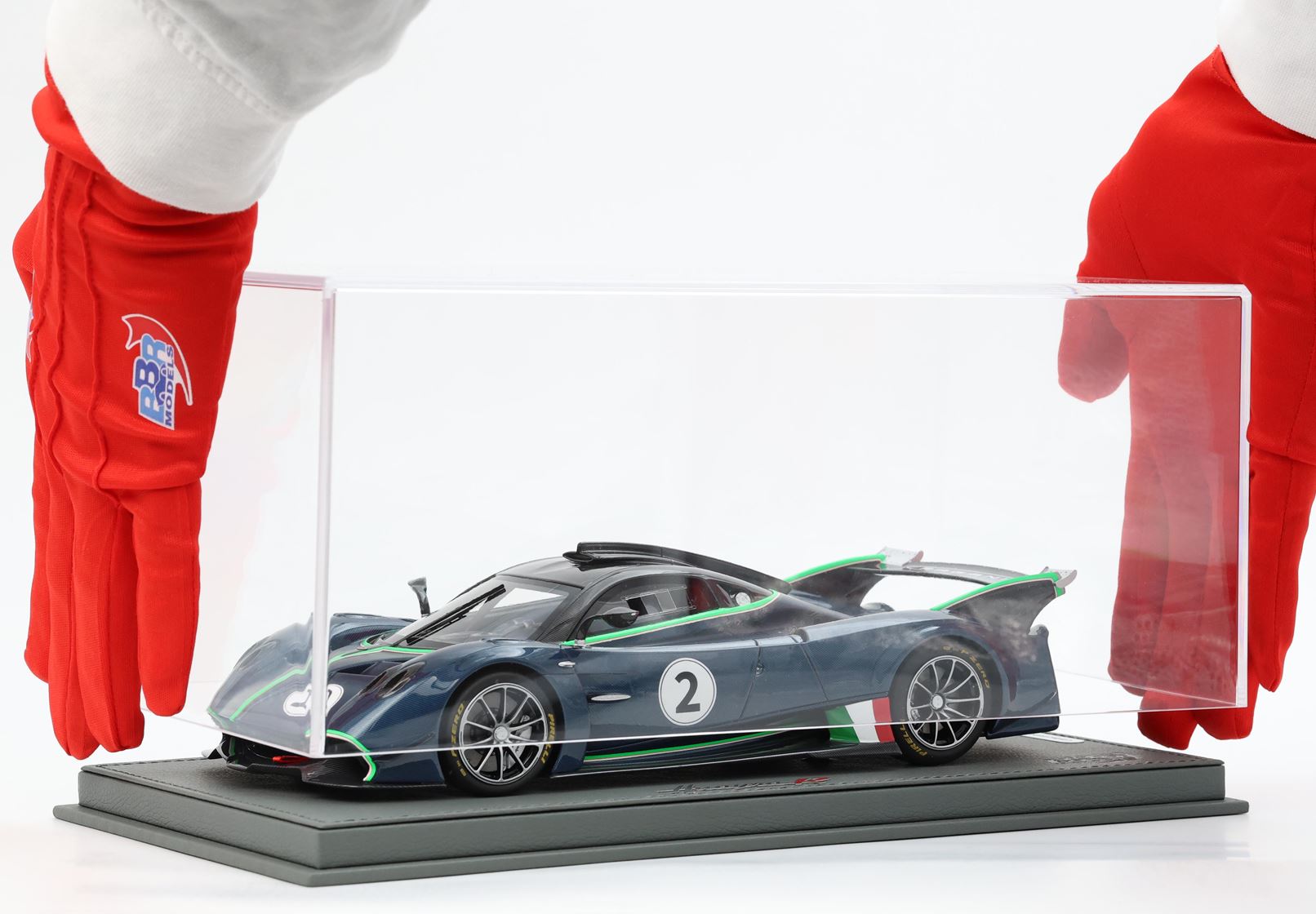 BBR Pagani Huayra R - Matte/Gloss Blue Danube Carbon Fiber | 1:18 – Bild 2