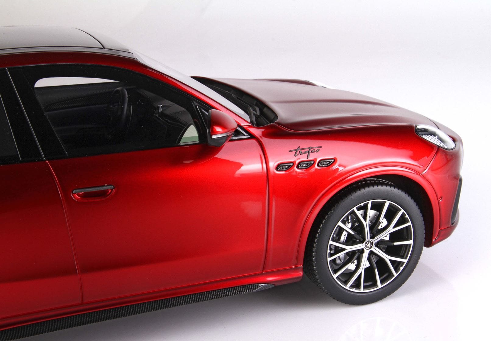 BBR Maserati Grecale Trofeo - Red Granturismo | 1:18 - Image 6