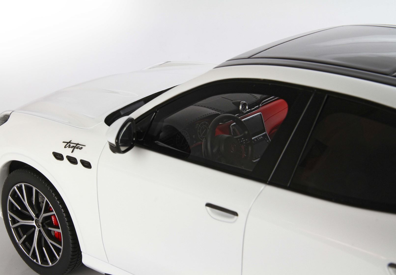 BBR Maserati Grecale Trofeo - White | 1:18 - Image 6