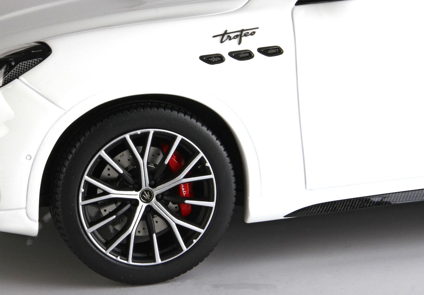 BBR Maserati Grecale Trofeo - White | 1:18 - Image 5