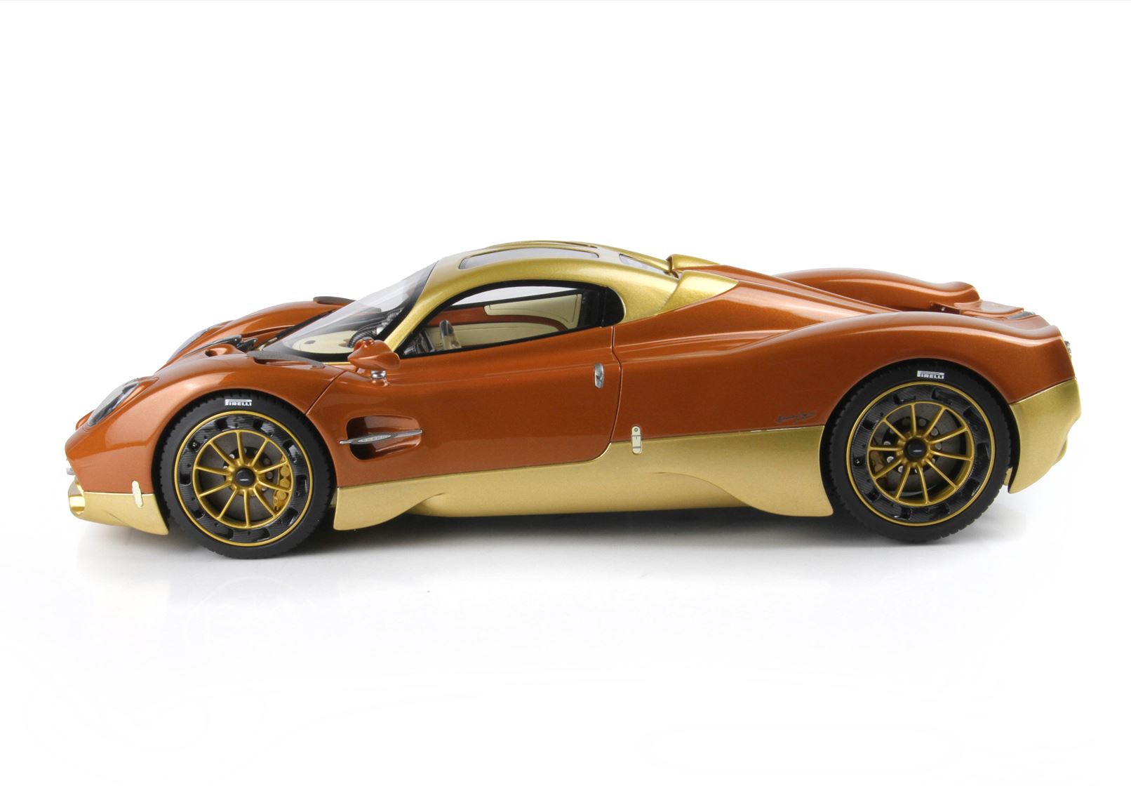 BBR Pagani Utopia - Metallic Bronze | 1:18 - Image 3