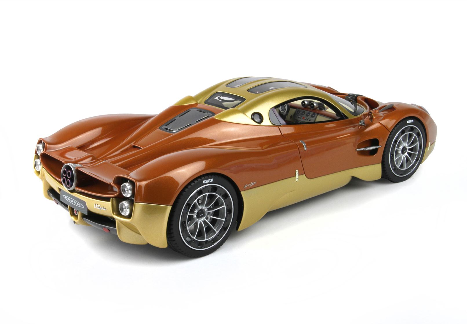BBR Pagani Utopia - Metallic Bronze | 1:18 - Image 5