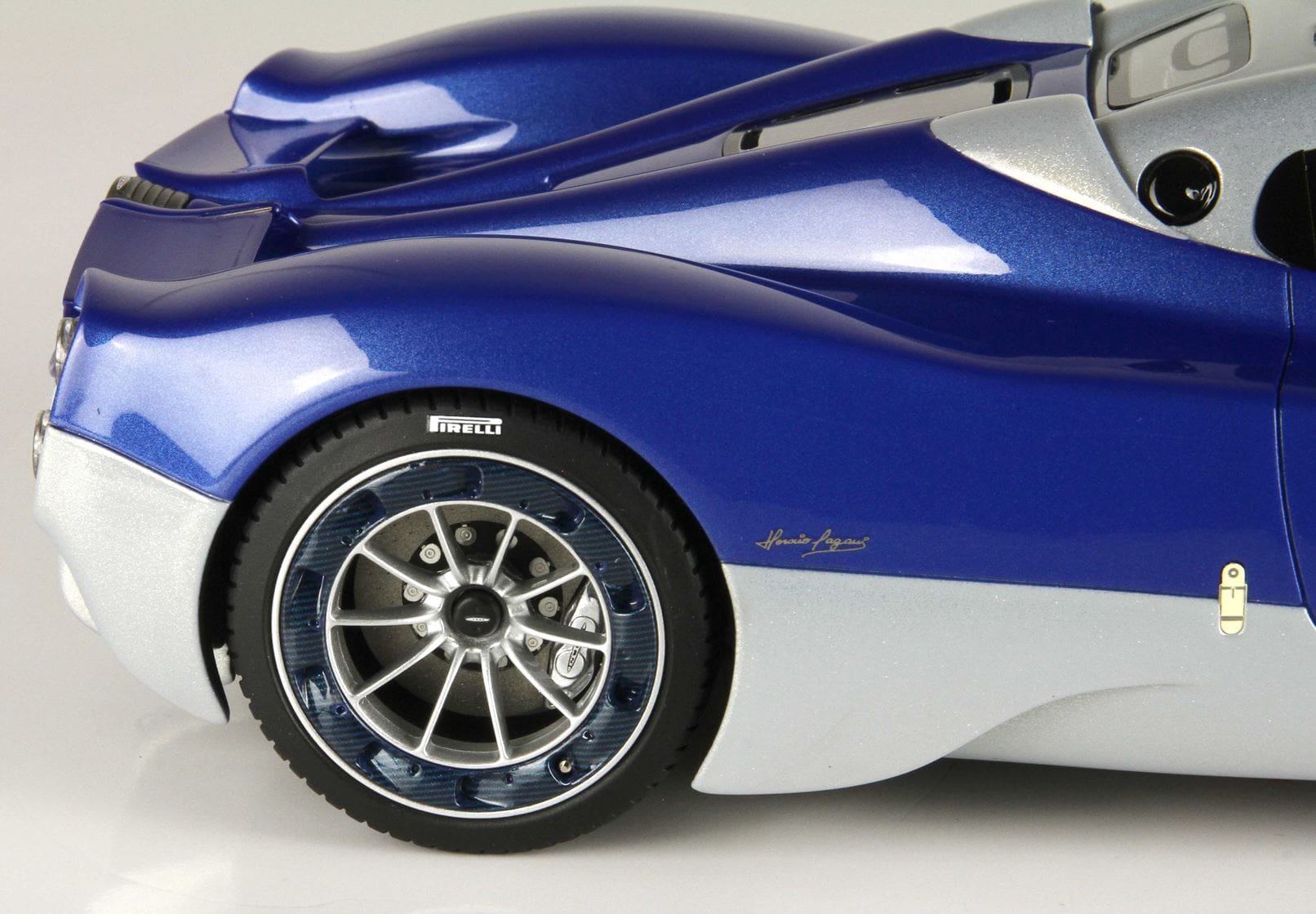 BBR Pagani Utopia - M208 Metallic Blue | 1:18 - Image 9