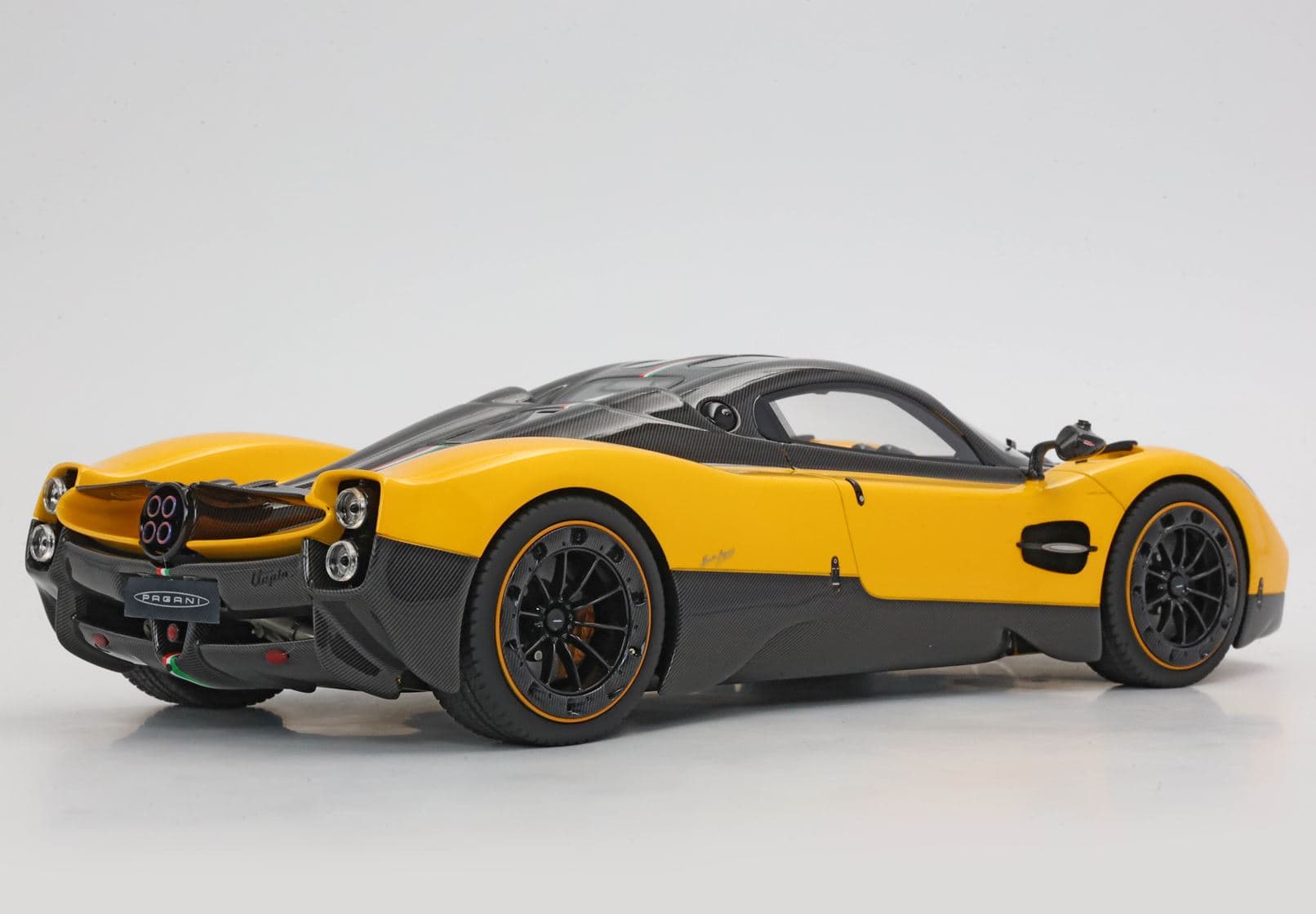 BBR Pagani Utopia - Geneva Yellow | 1:18 - Image 5