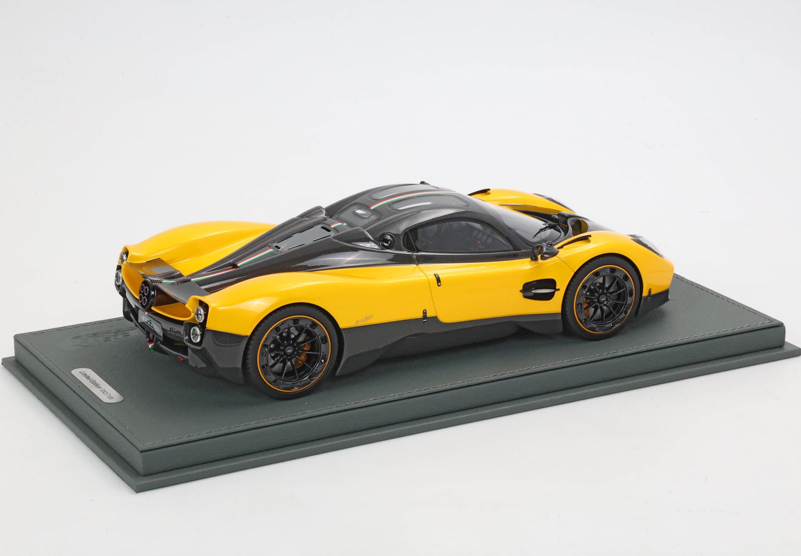 BBR Pagani Utopia - Geneva Yellow | 1:18 - Image 2