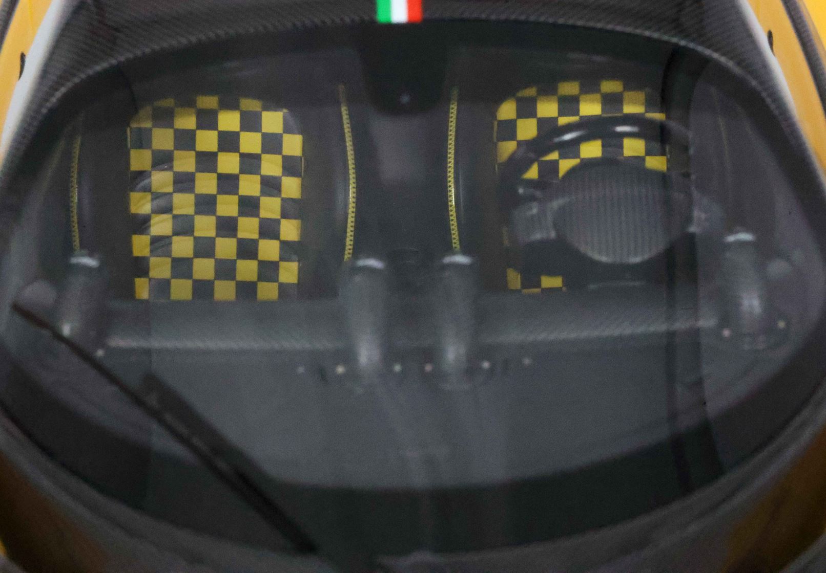 BBR Pagani Utopia - Geneva Yellow | 1:18 - Image 6