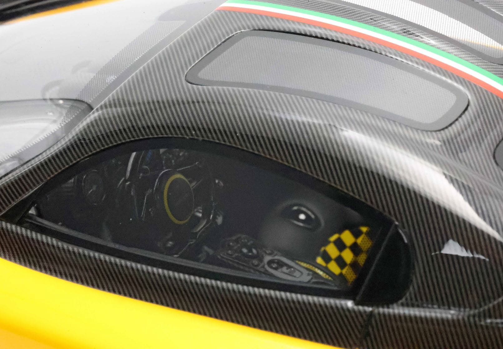 BBR Pagani Utopia - Geneva Yellow | 1:18 - Image 7