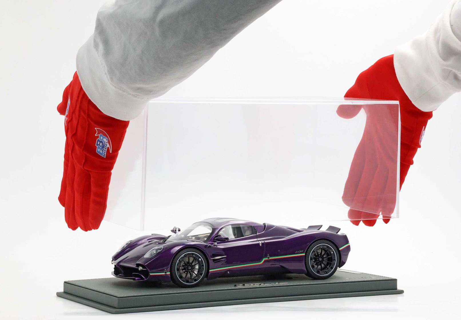 BBR Pagani Utopia Coupe New Version (Raised Rear Wings) - Purple Hong Kong | 1:18 - Image 2