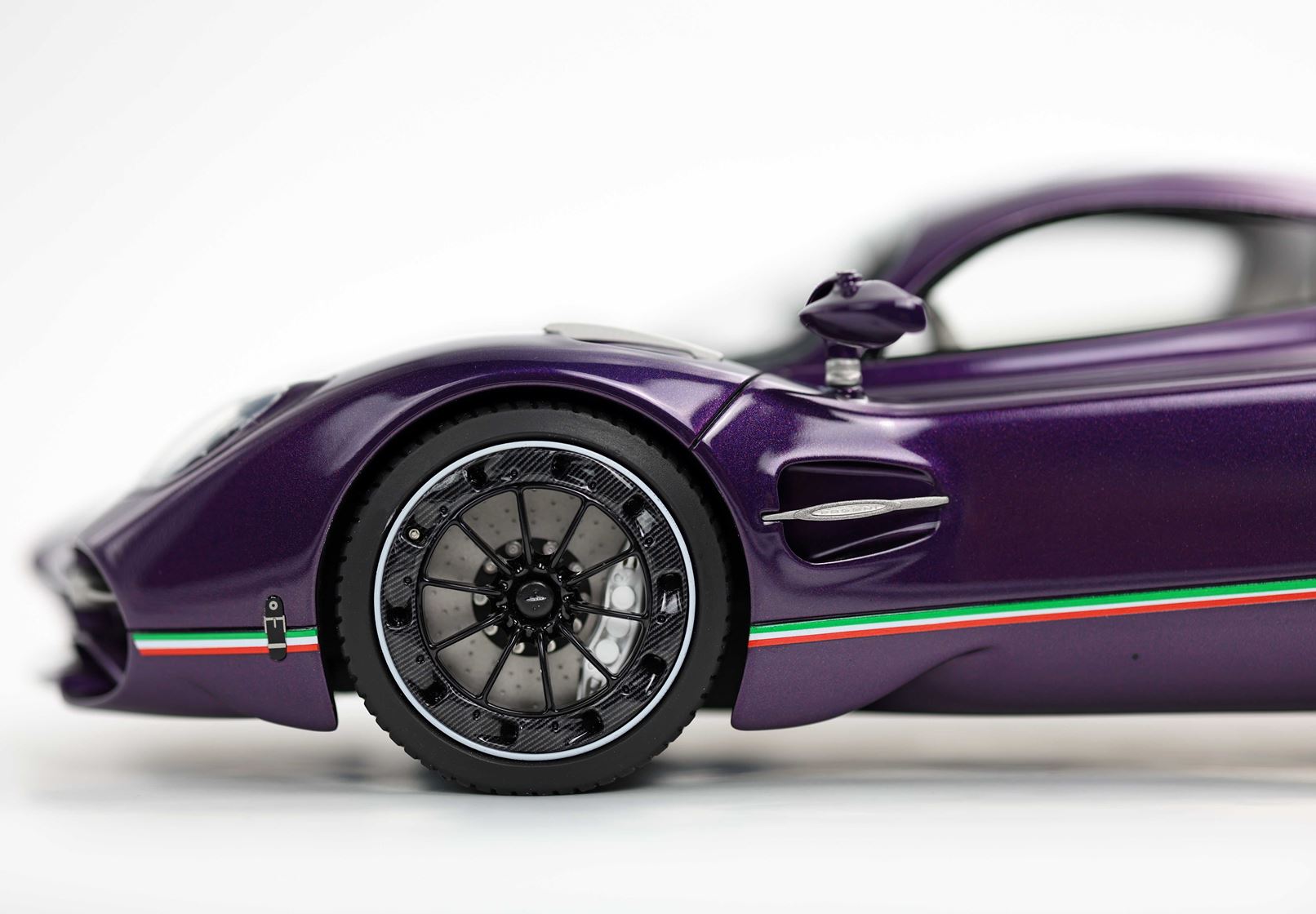 BBR Pagani Utopia Coupe New Version (Raised Rear Wings) - Purple Hong Kong | 1:18 - Image 7