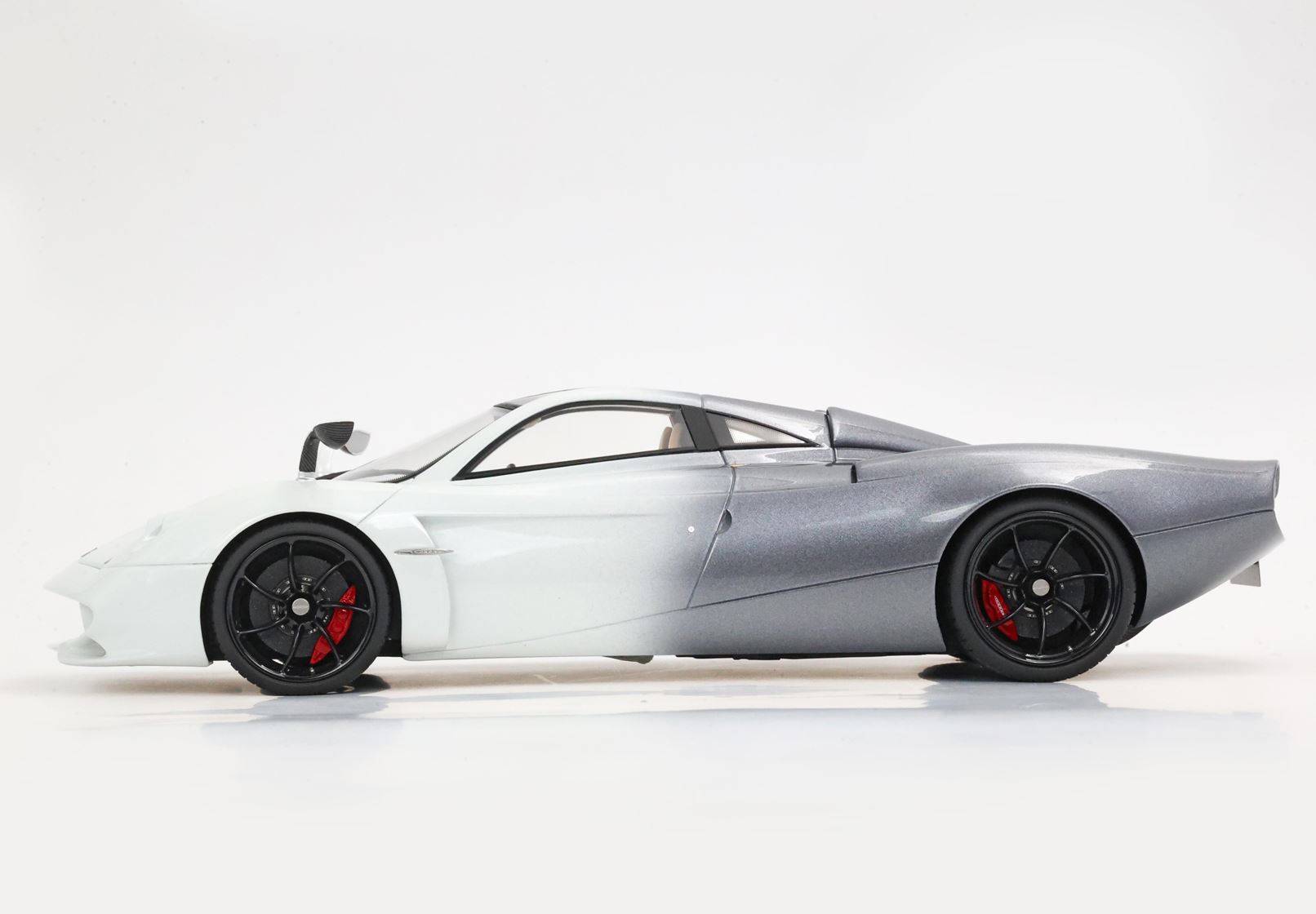 BBR Pagani Huayra Codalunga - Malta White - Gray Shade | 1:18 – Bild 4