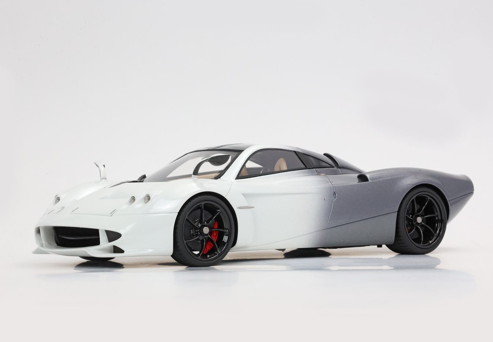 BBR Pagani Huayra Codalunga - Malta White - Gray Shade | 1:18 – Bild 5