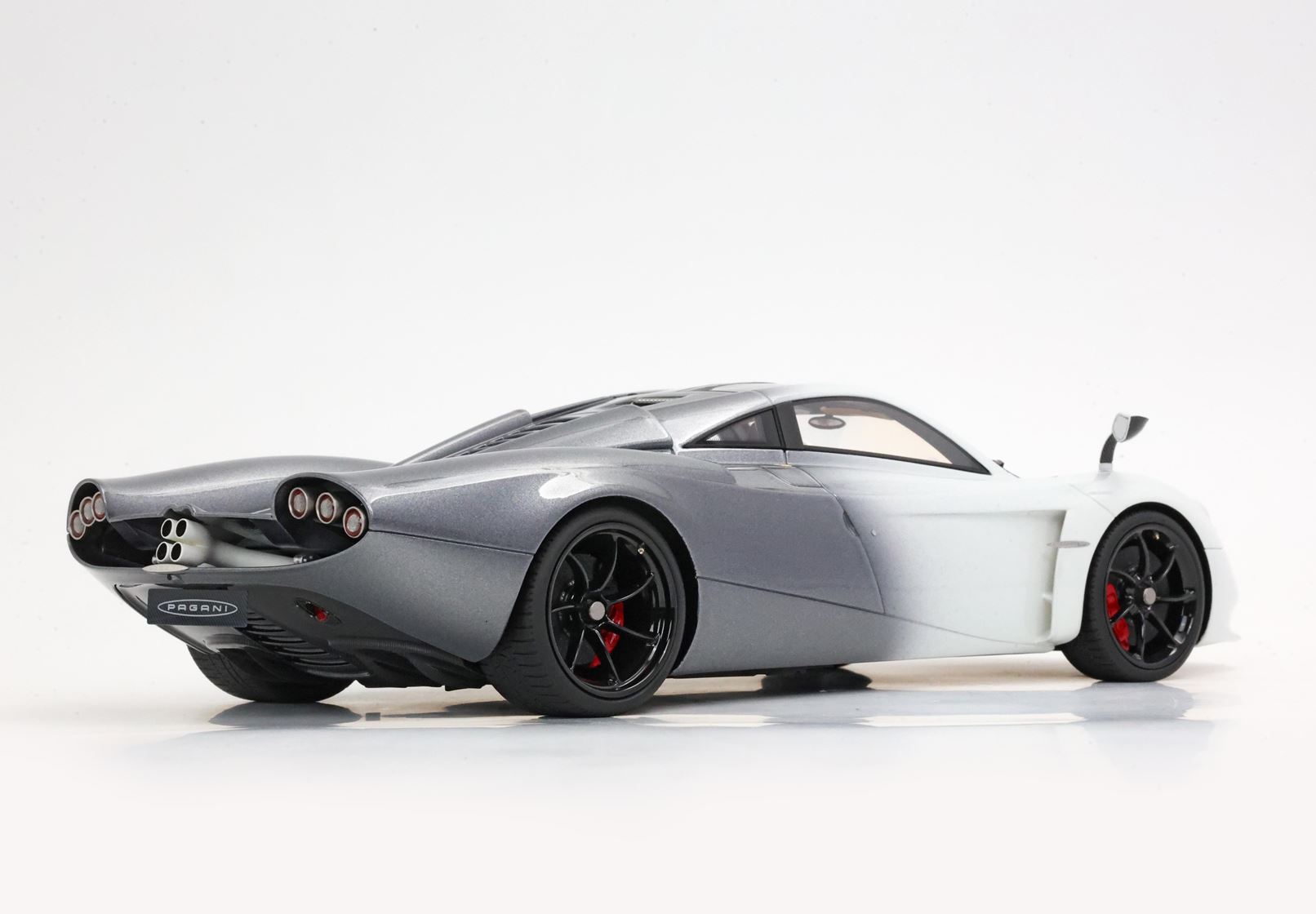 BBR Pagani Huayra Codalunga - Malta White - Gray Shade | 1:18 – Bild 6