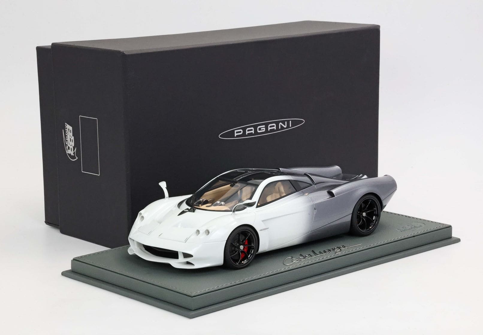 BBR Pagani Huayra Codalunga - Malta White - Gray Shade | 1:18 – Bild 10