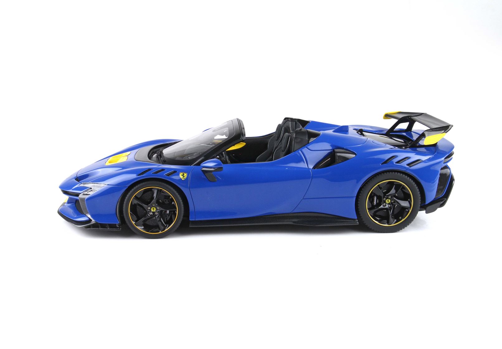 BBR Ferrari SF90 XX Spider - Dino Blue and Yellow | 1:18 - Image 3
