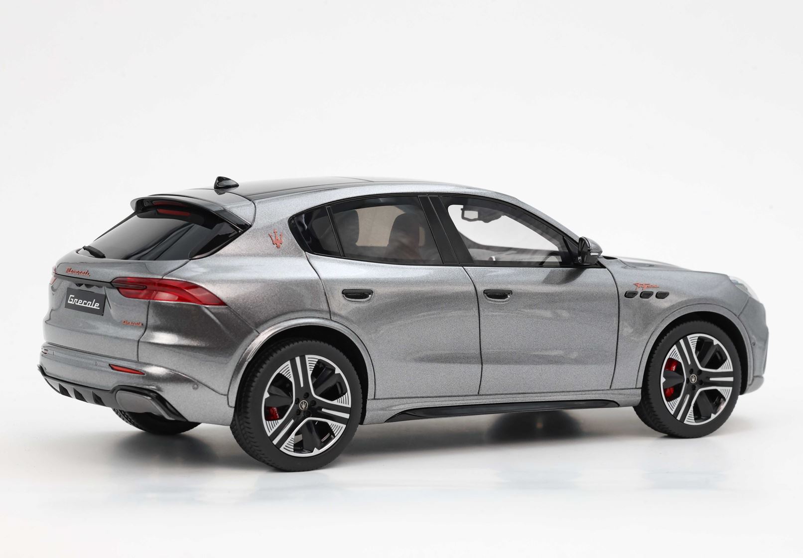 BBR Maserati Grecale Folgore 2022 - Lava Grey | 1:18 - Image 4
