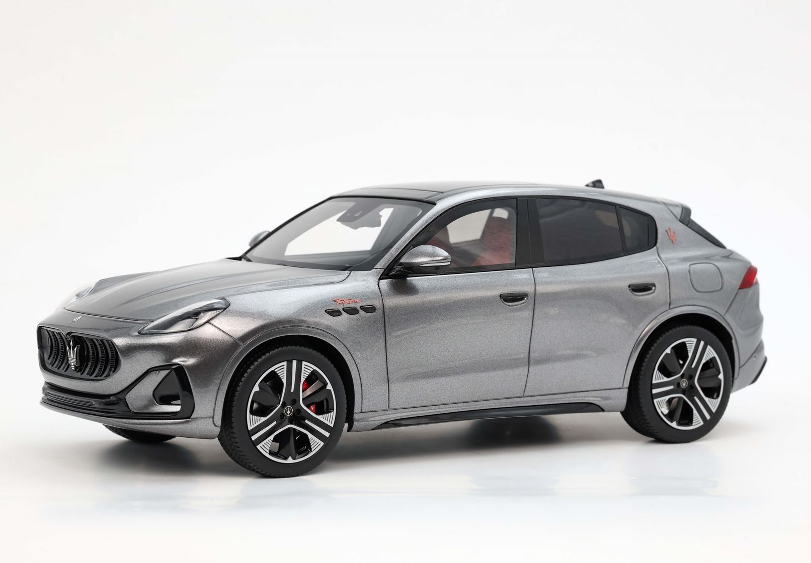 BBR Maserati Grecale Folgore 2022 - Lava Grey | 1:18 - Image 5