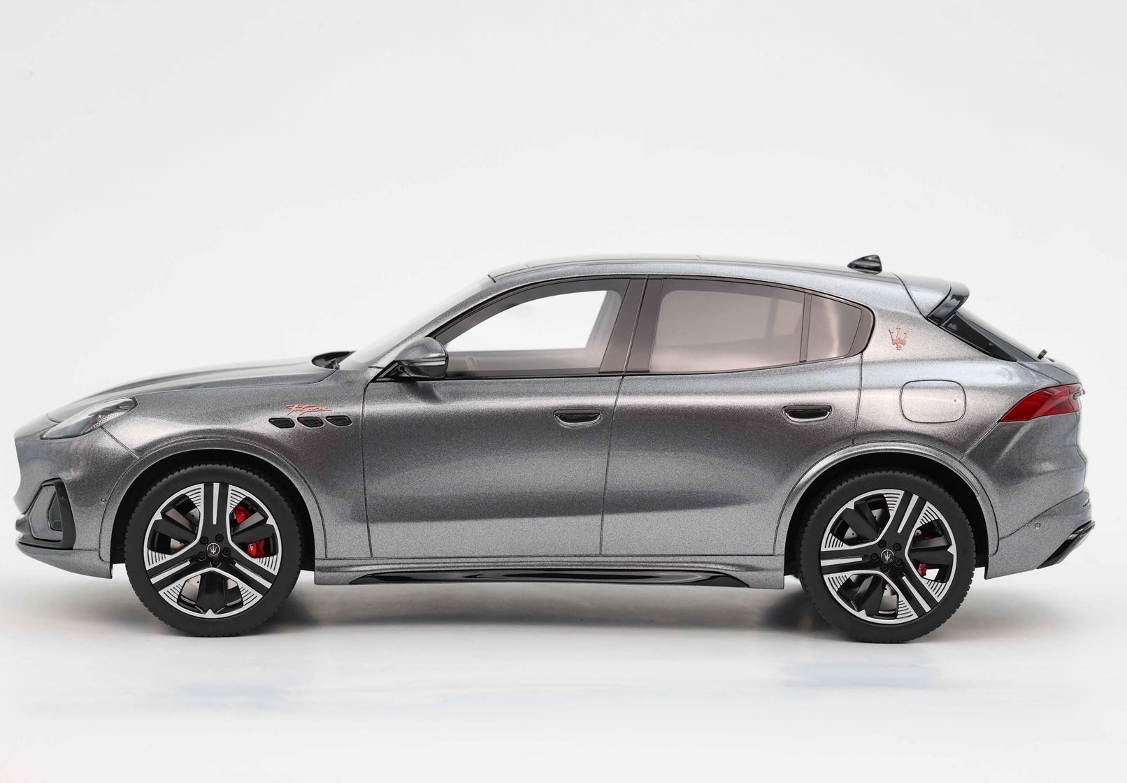 BBR Maserati Grecale Folgore 2022 - Lava Grey | 1:18 - Image 6