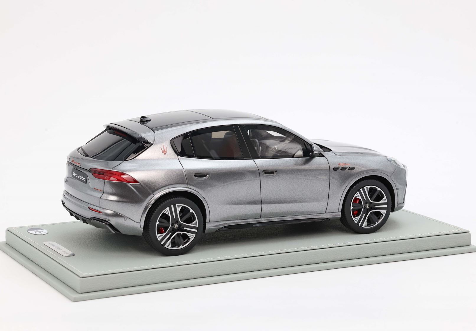 BBR Maserati Grecale Folgore 2022 - Lava Grey | 1:18 - Image 3