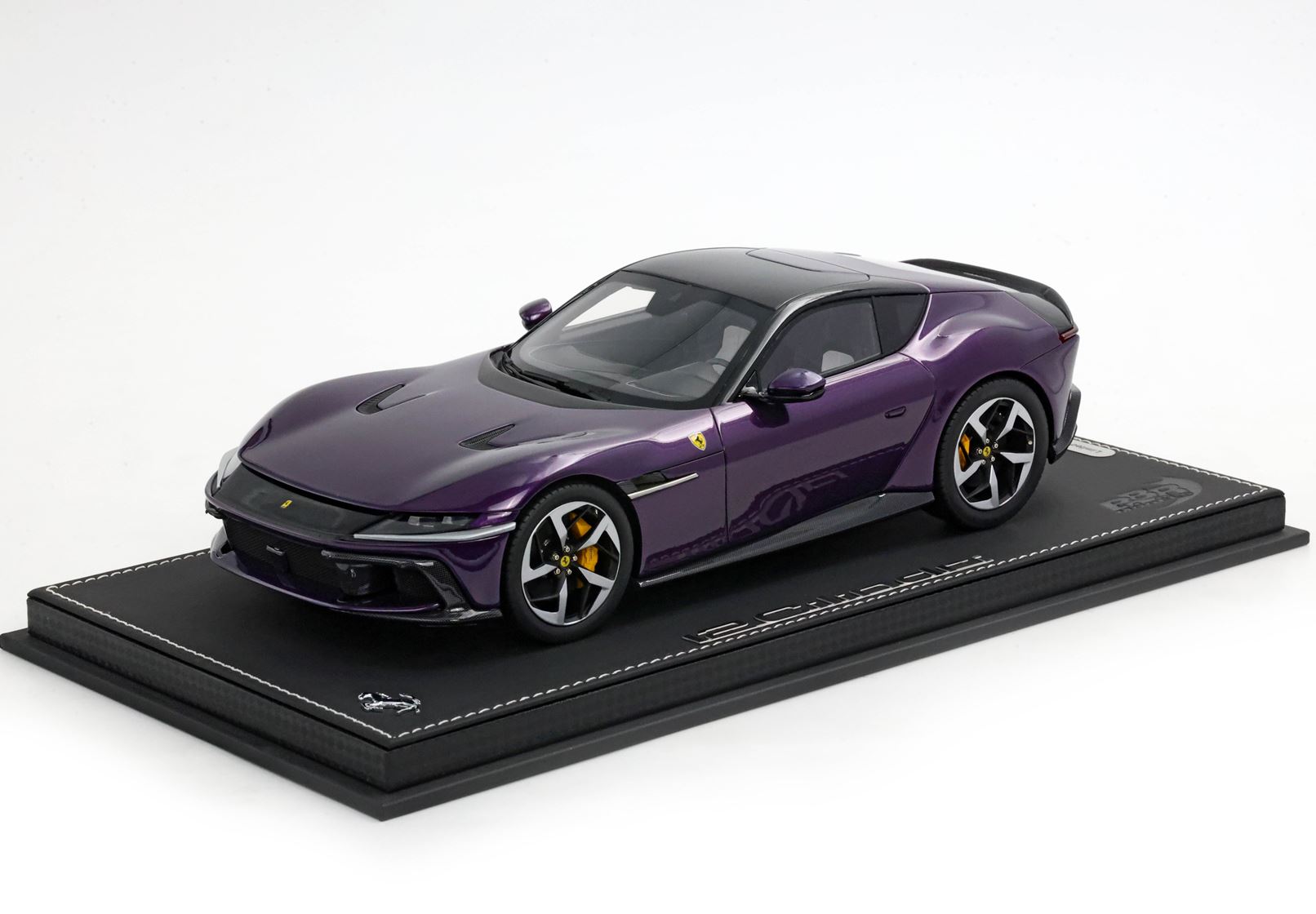 BBR フェラーリ 12Cilindri クーペ - パープル 香港 | 1:18 - modelcars24