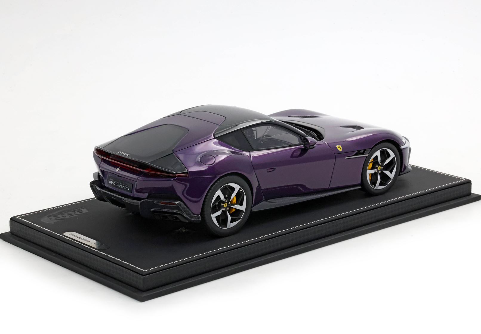 BBR フェラーリ 12Cilindri クーペ - パープル 香港 | 1:18 - modelcars24