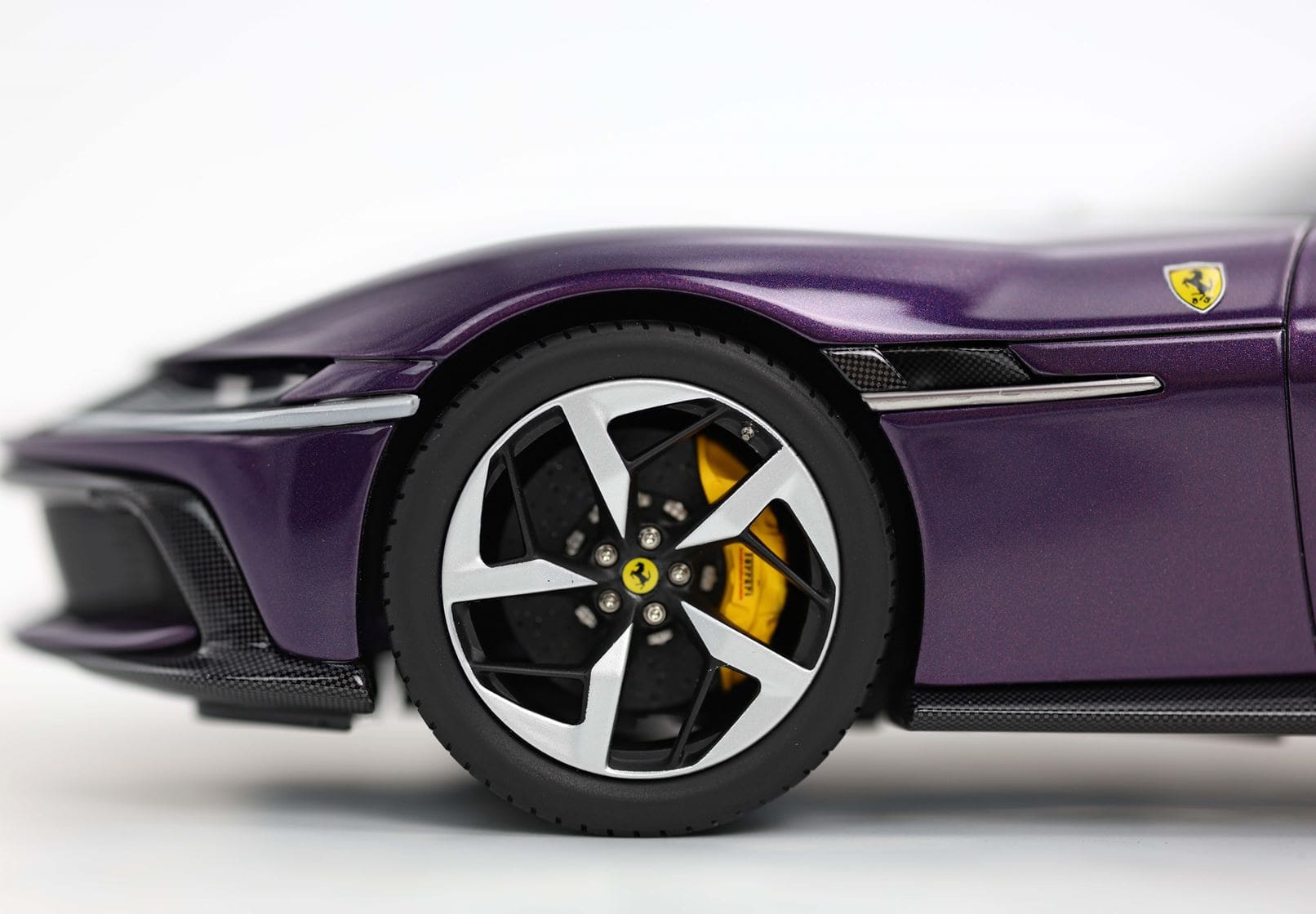 BBR フェラーリ 12Cilindri クーペ - パープル 香港 | 1:18 - modelcars24